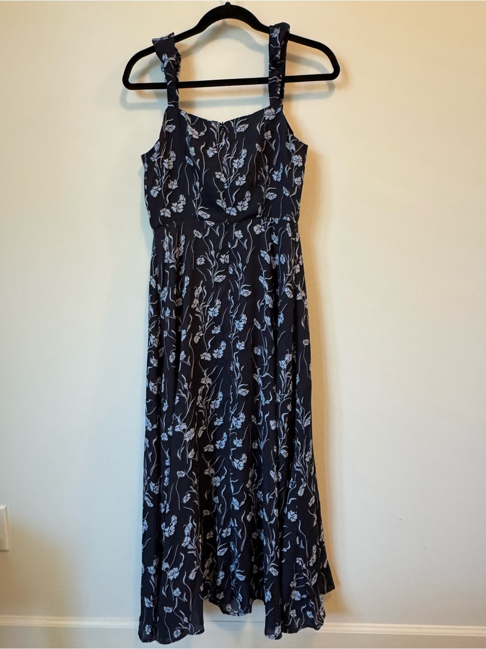 Rihoas Navy Floral Sweetheart Neck Midi Dress